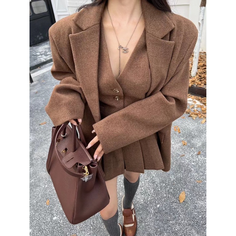 طقم نسائي فاخر من ثلاث قطع من  - مراجعة Winter Clothing For Sale وسعره