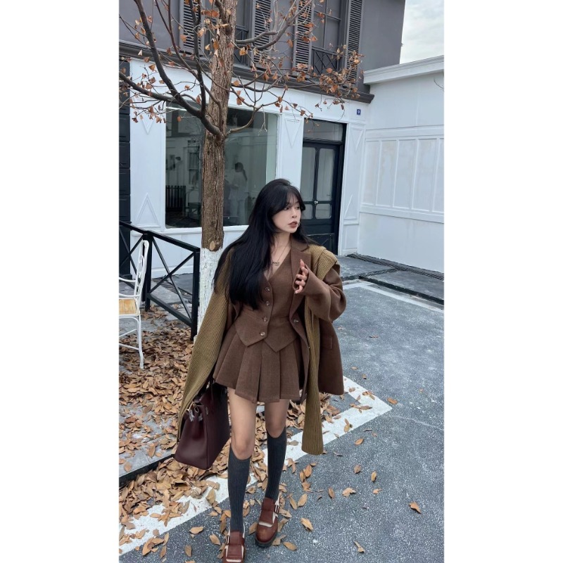 طقم نسائي فاخر من ثلاث قطع من  - مراجعة Winter Clothing For Sale وسعره