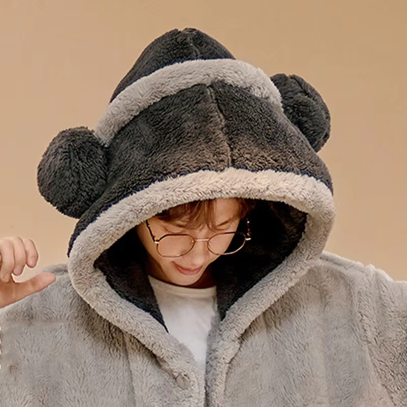 قطعة واحدة لوفي البشكير أنيمي  - مراجعة Winter Clothing Japan وسعره
